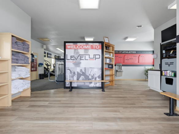 13_lobby_welcome_sign_and_reception.webp