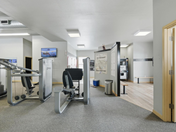 15_main_gym_floor_machines