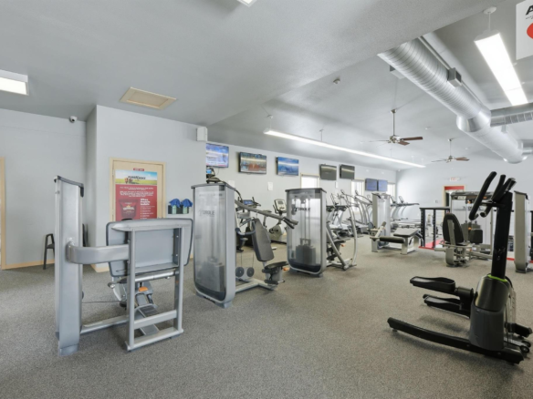 17_main_gym_floor_cardio_machines.webp