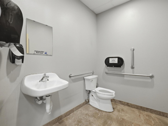 18_restroom_1_accessible.webp