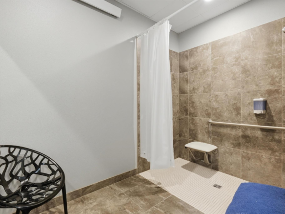20_shower_room_accessible.webp