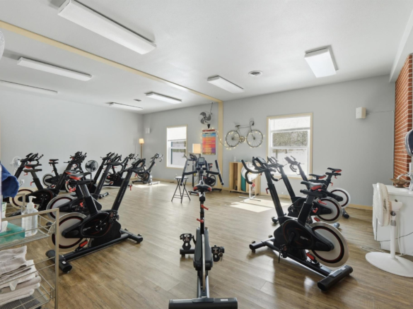 25_spin_cycling_room.webp